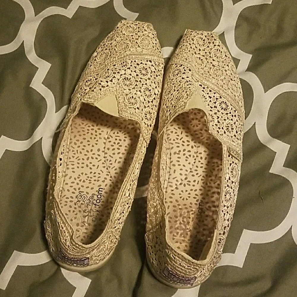Cream lace bobs